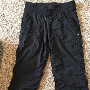 Lululemon 8 Black Like New Studio Crop